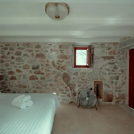 Villa Limeni Villa *